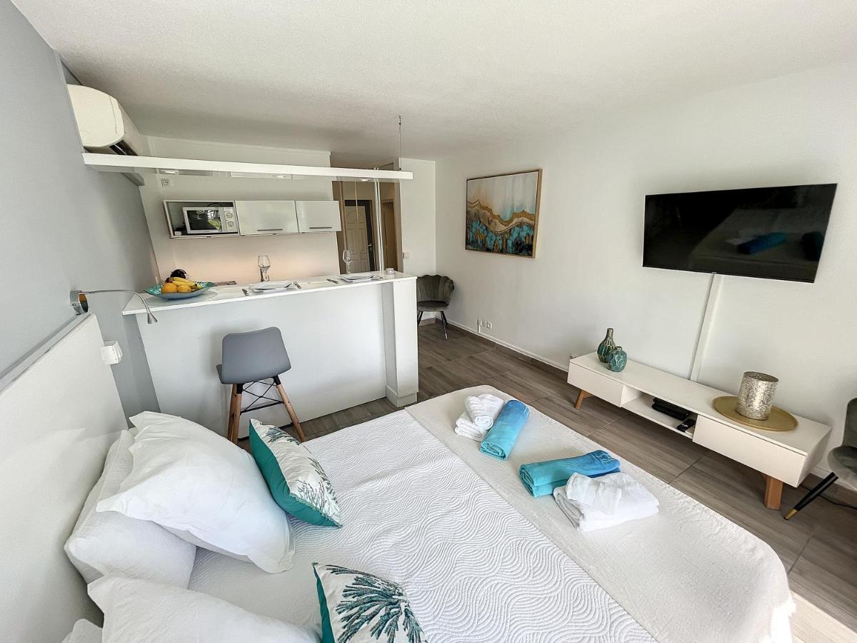 Blue Paradise Studio Avec Acces Privatif Plage لو جوسيير المظهر الخارجي الصورة